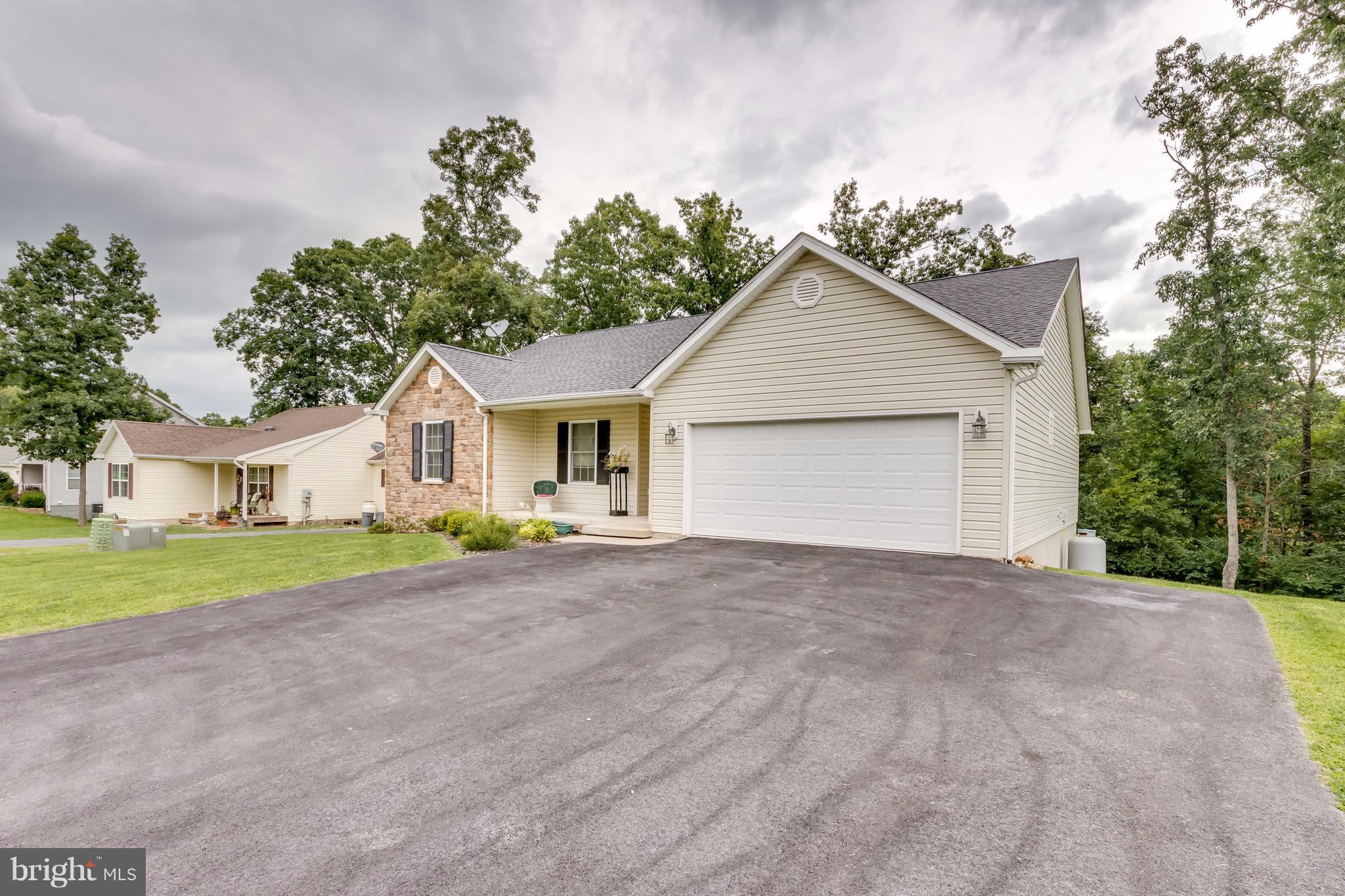 MIDDLE CREEK MANOR - Residential