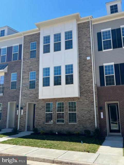 EAST QUARTER - Residential