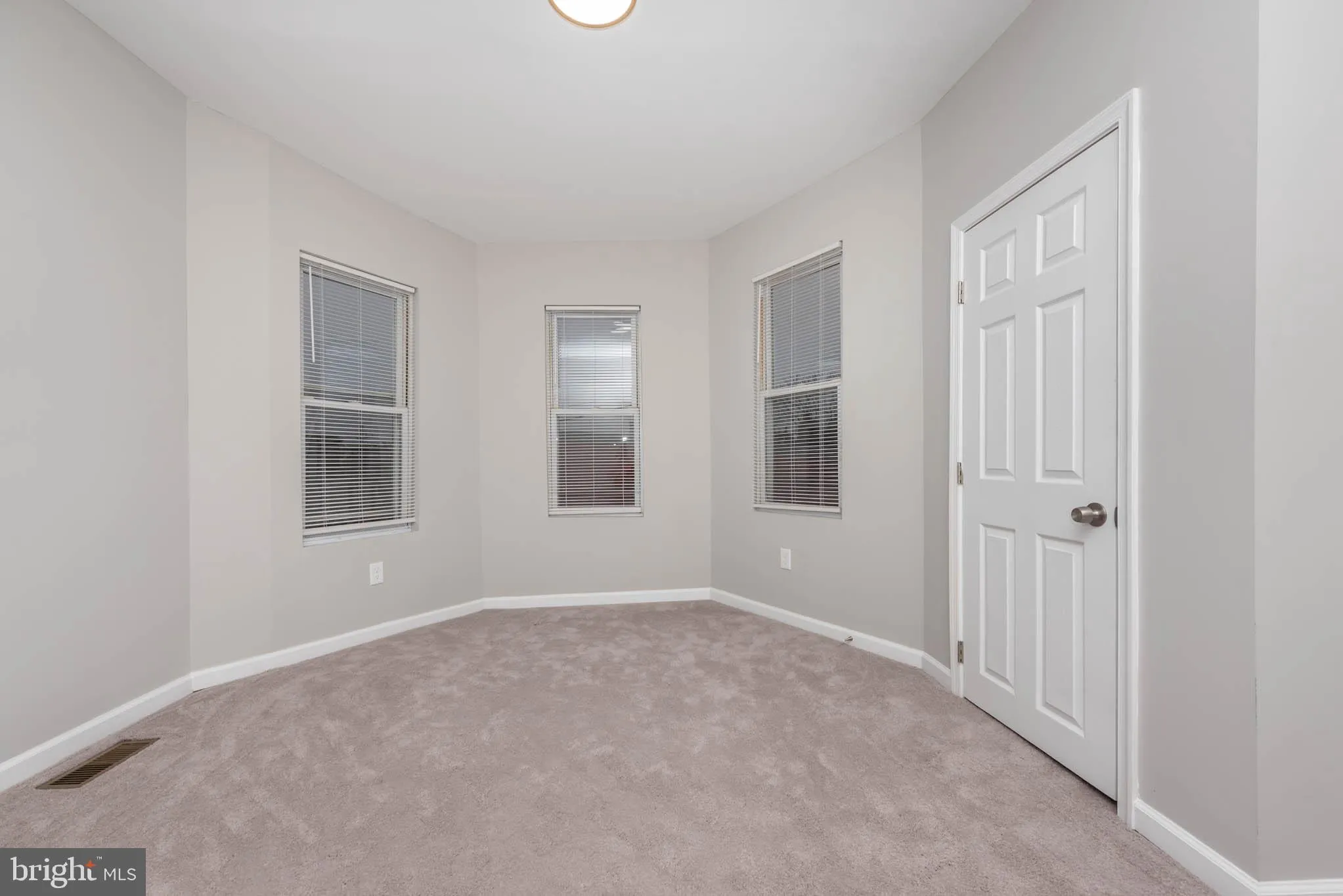 Baltimore, Maryland 21213, United States, 5 Bedrooms Bedrooms, ,4 BathroomsBathrooms,Residential,Active,26550