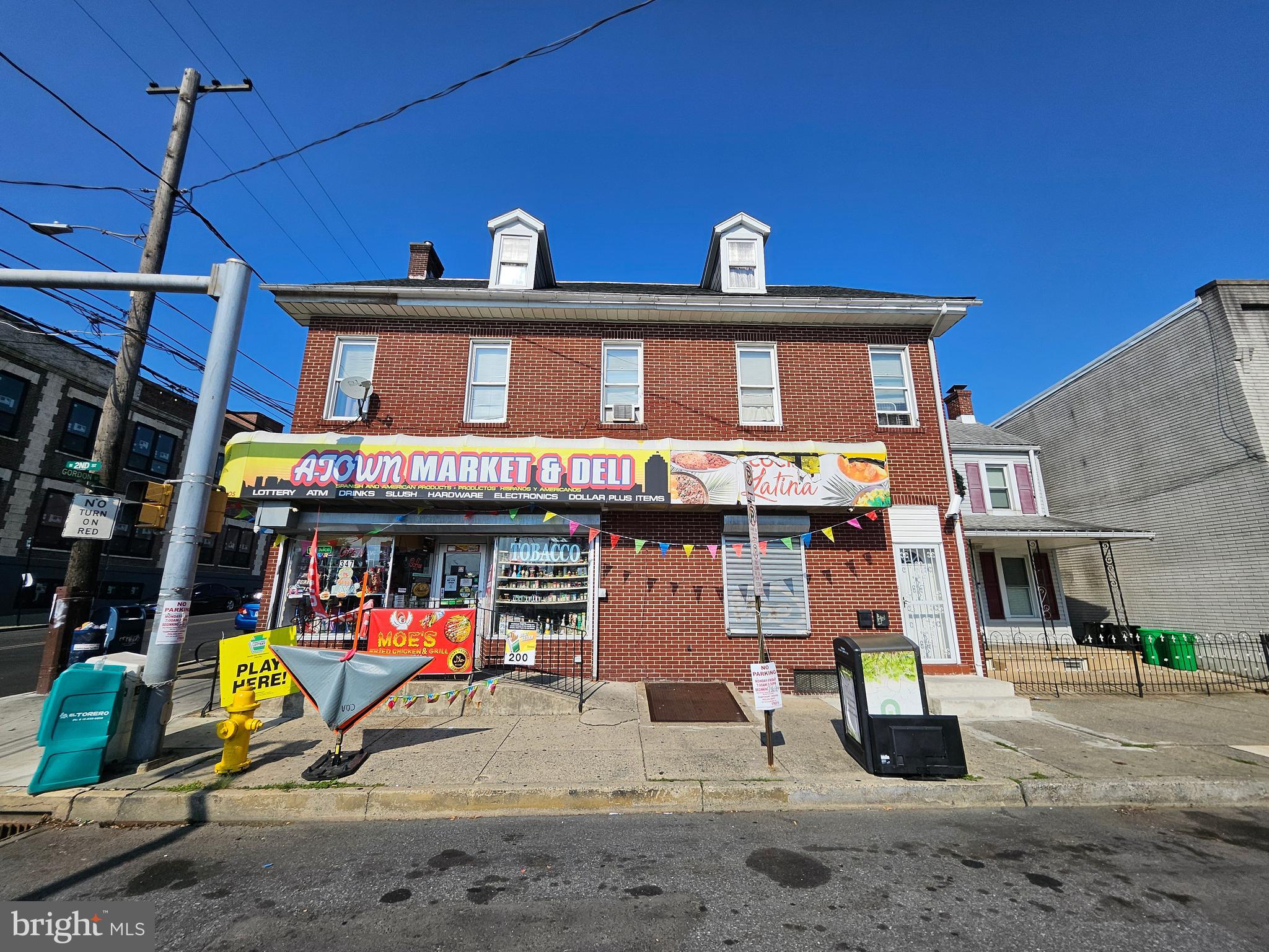 Main image without alt text