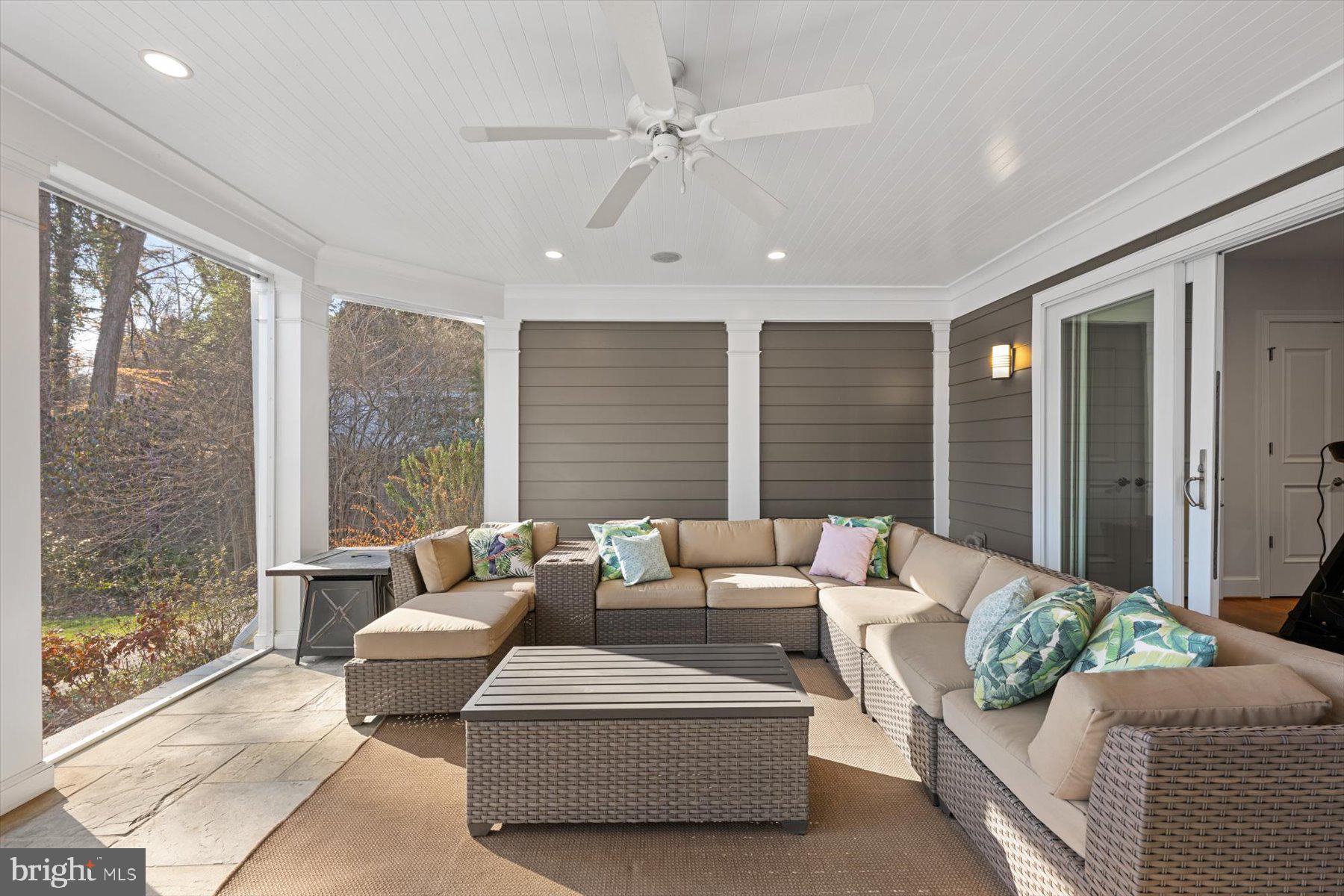 BURNING TREE VIEW - Residential