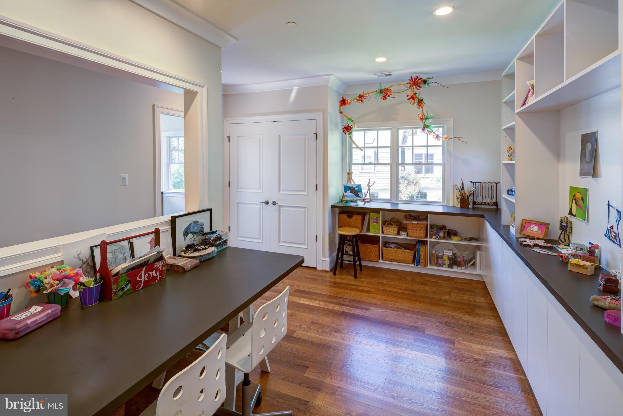 BURNING TREE VIEW - Residential