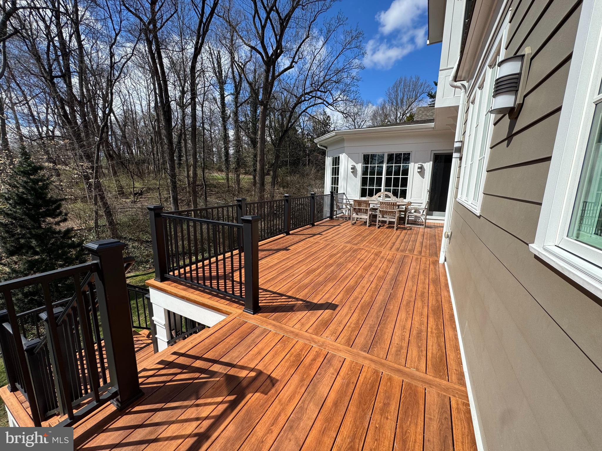 BURNING TREE VIEW - Residential