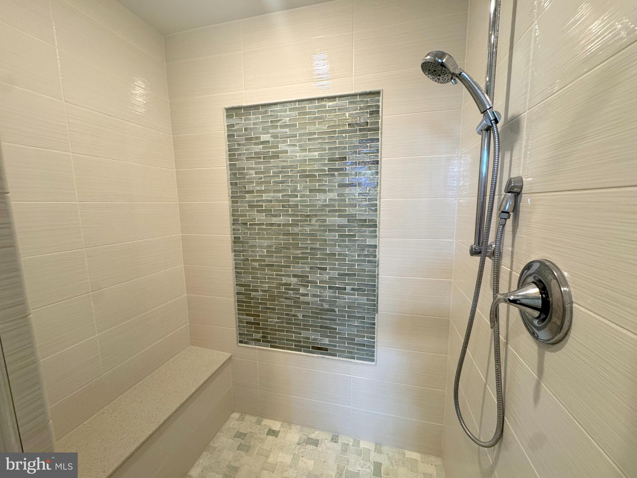 BURNING TREE VIEW - Residential