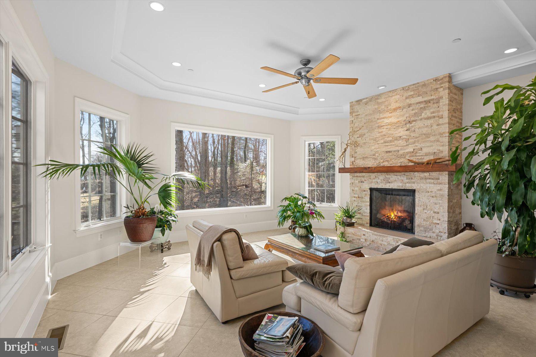 BURNING TREE VIEW - Residential