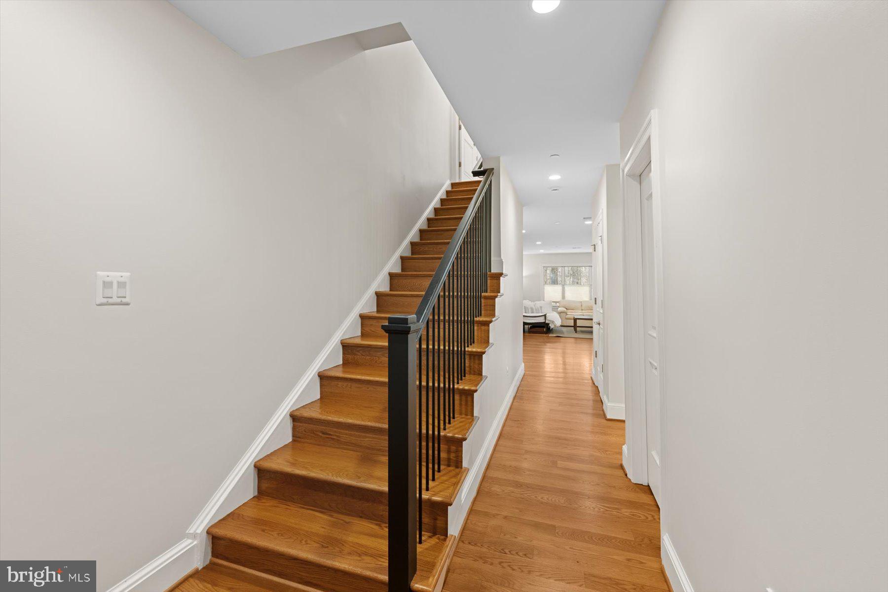 BURNING TREE VIEW - Residential