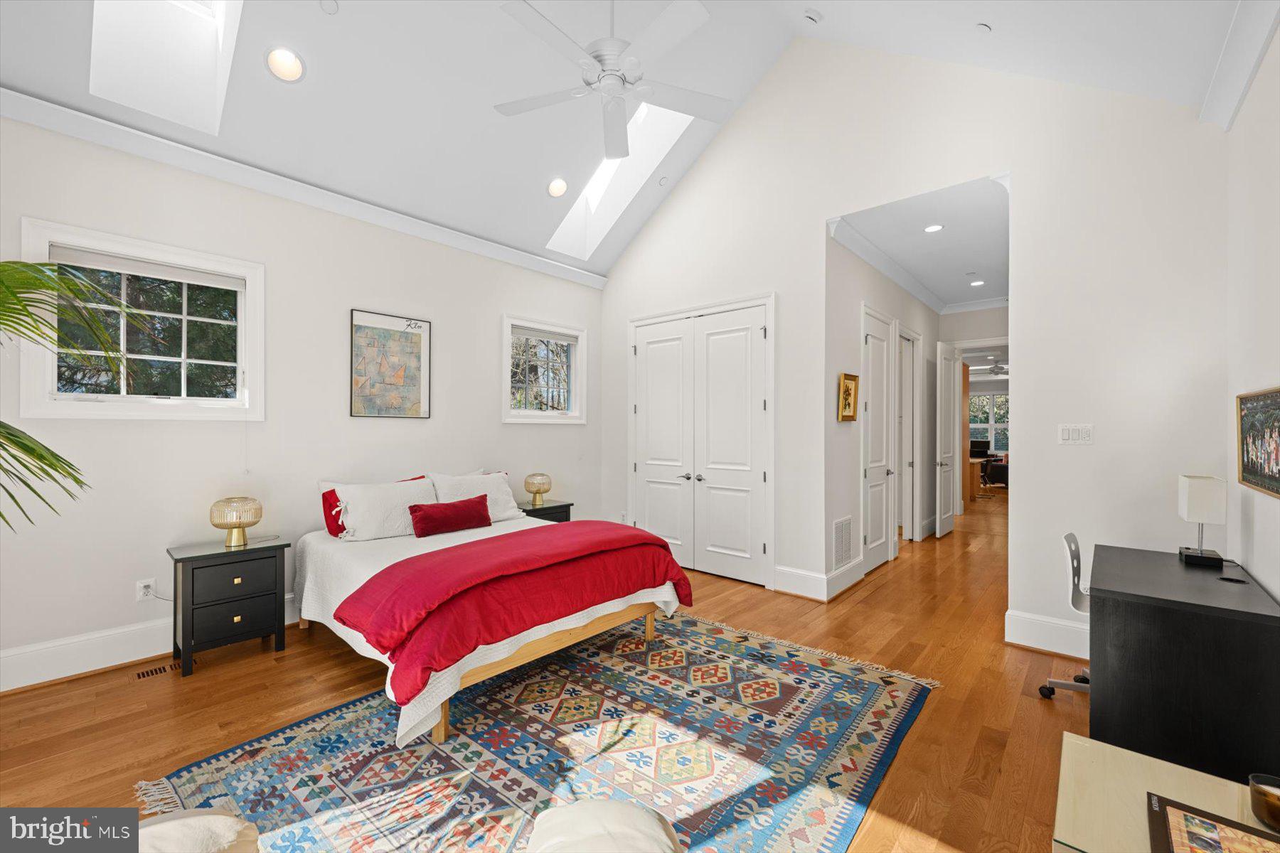 BURNING TREE VIEW - Residential