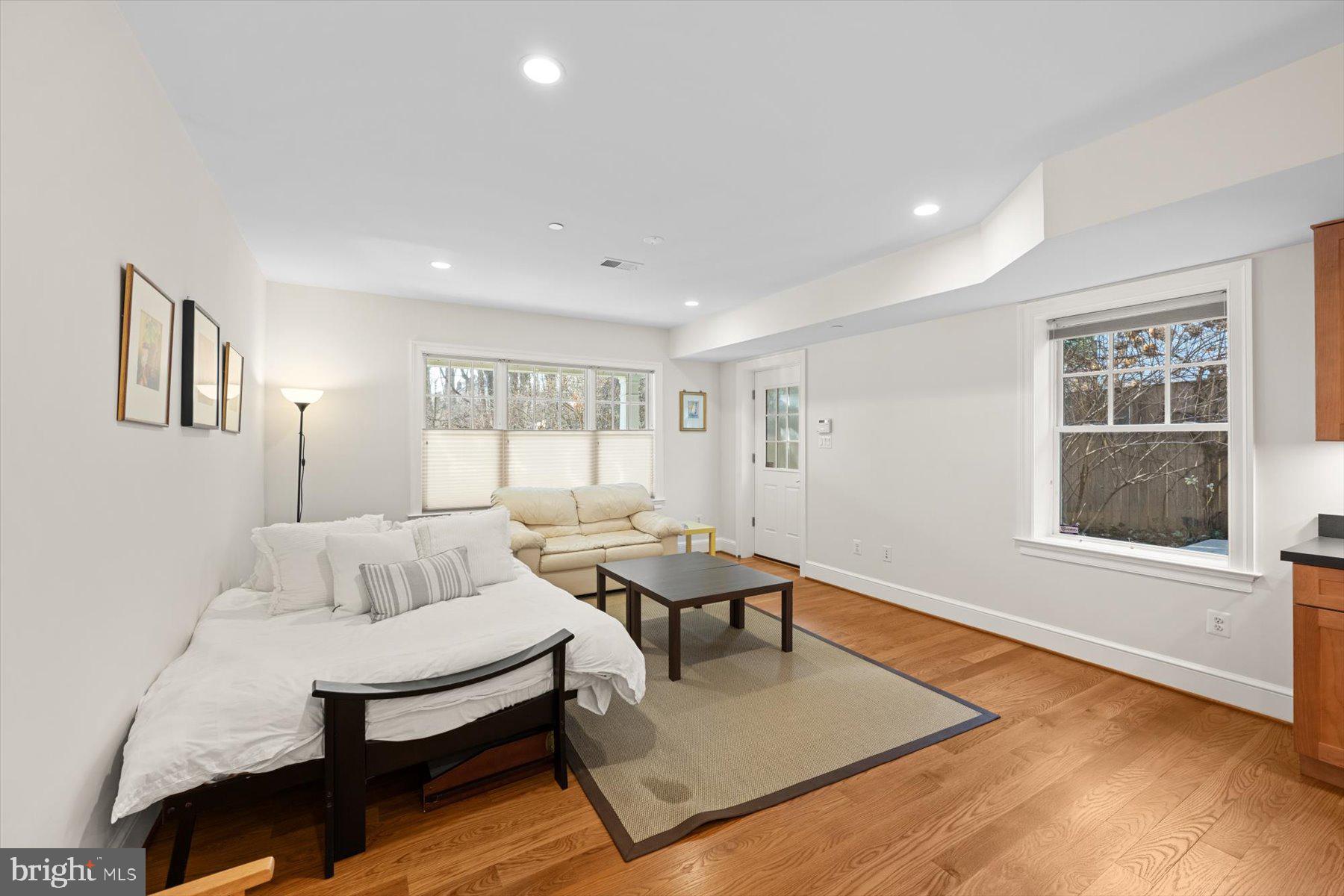 BURNING TREE VIEW - Residential