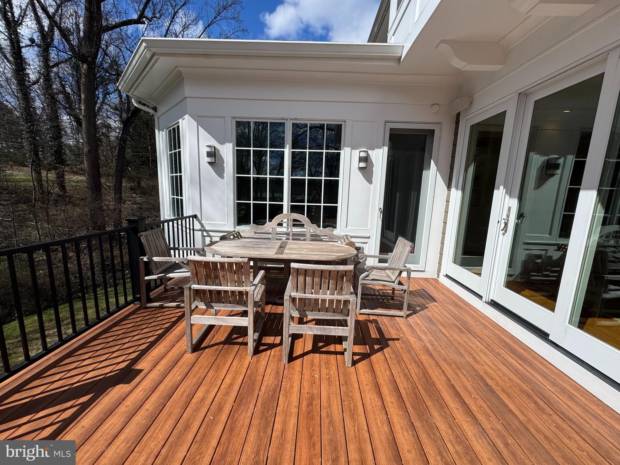 BURNING TREE VIEW - Residential