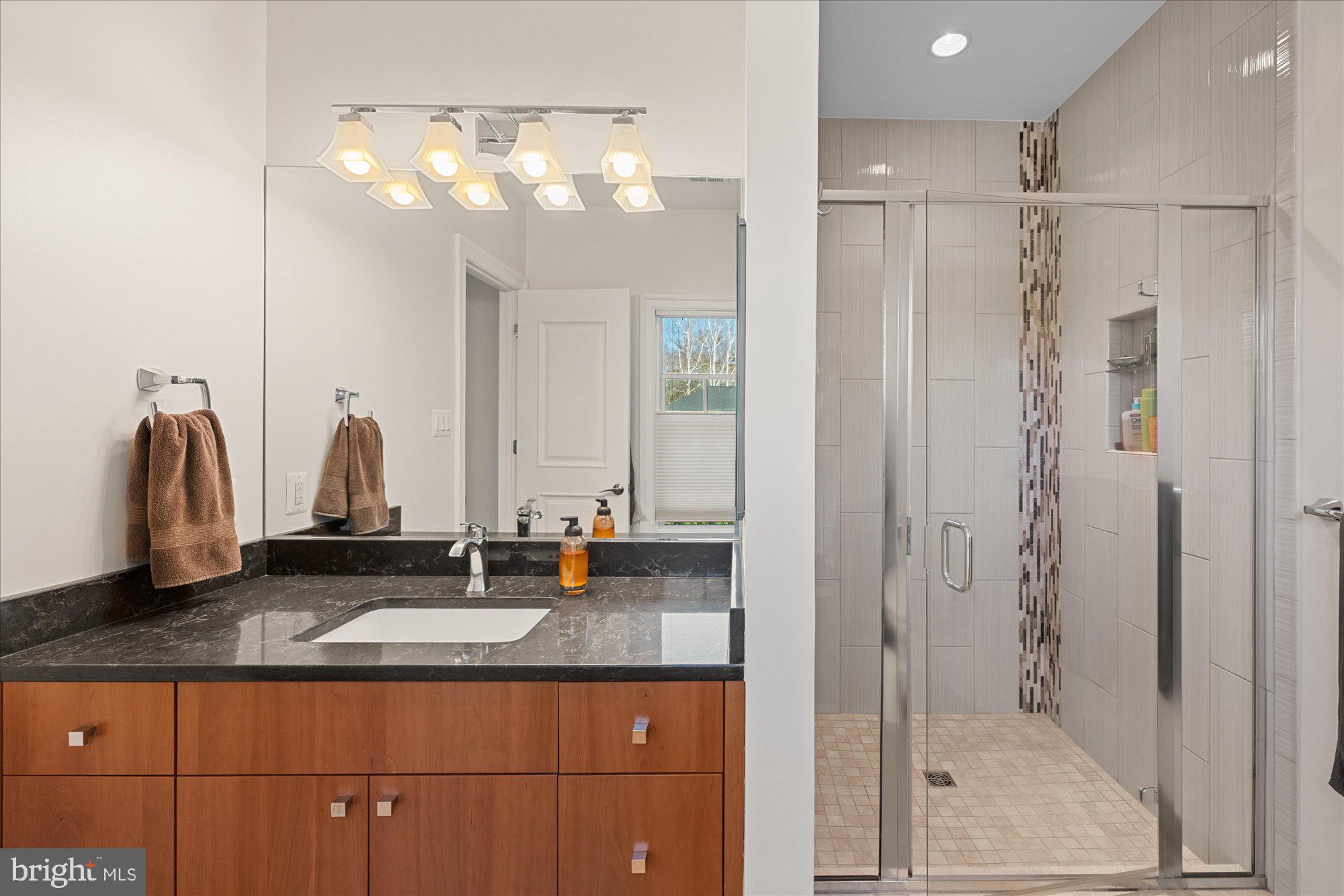 BURNING TREE VIEW - Residential