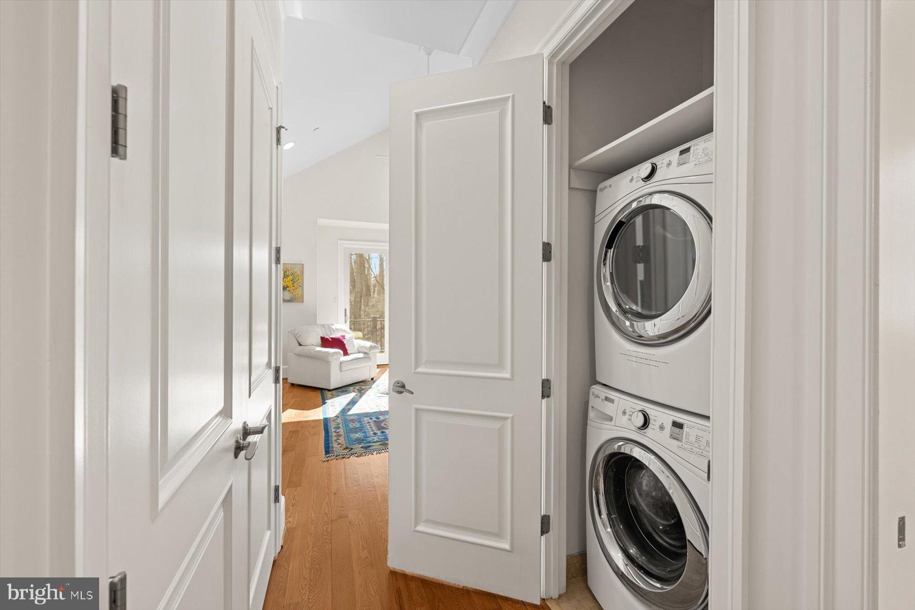 BURNING TREE VIEW - Residential