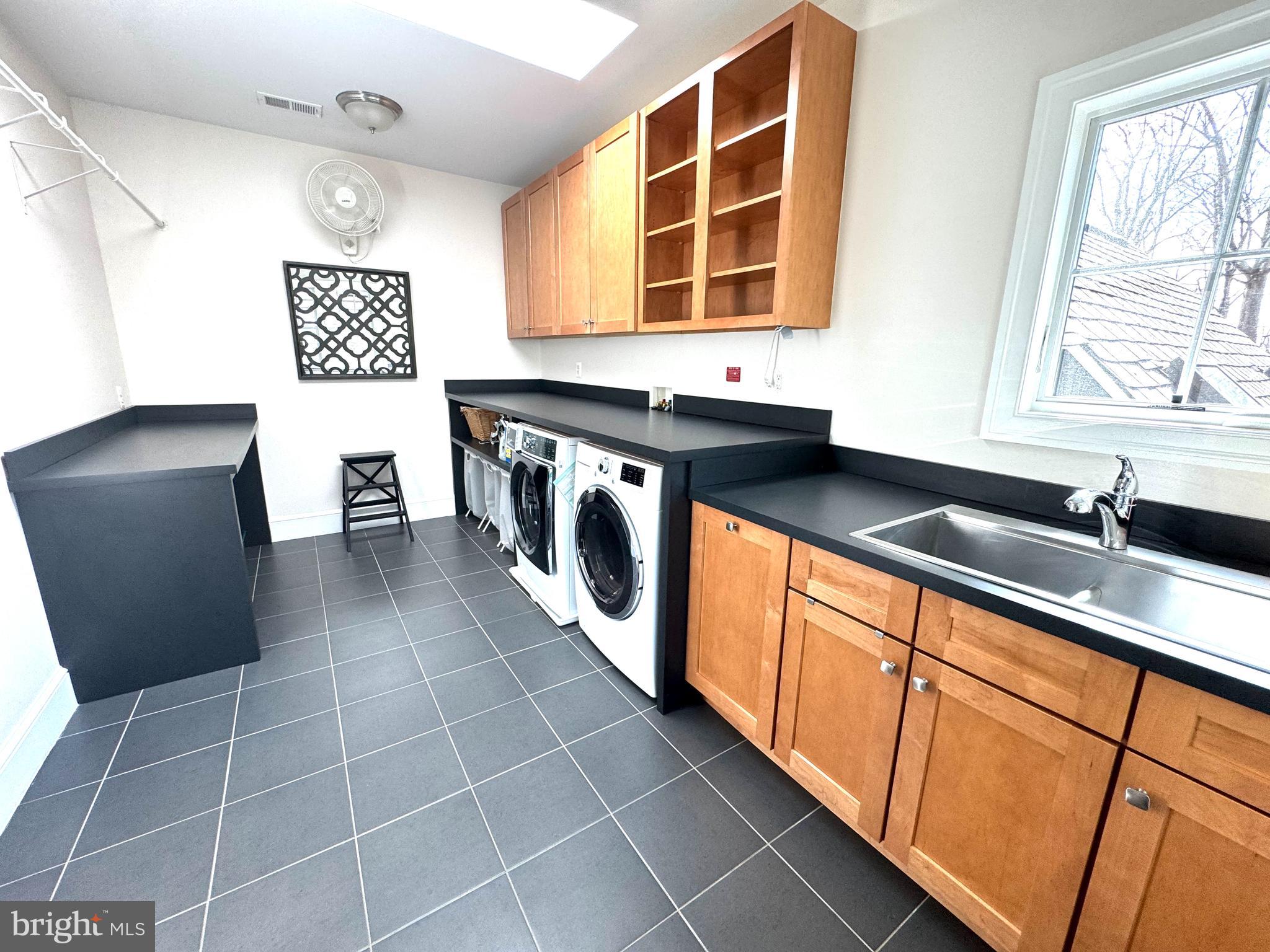 BURNING TREE VIEW - Residential