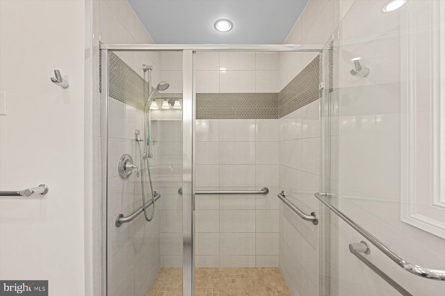 BURNING TREE VIEW - Residential