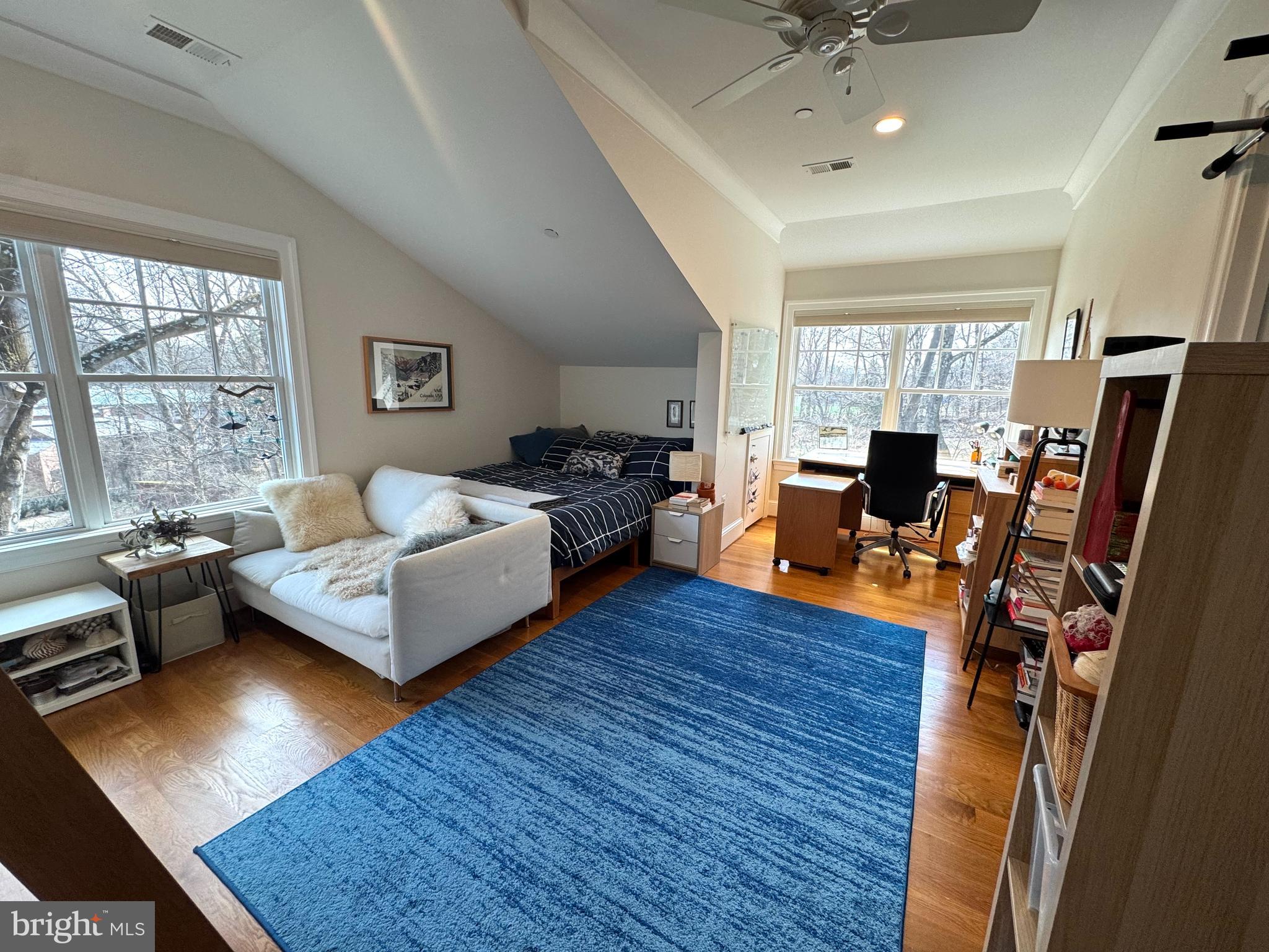 BURNING TREE VIEW - Residential