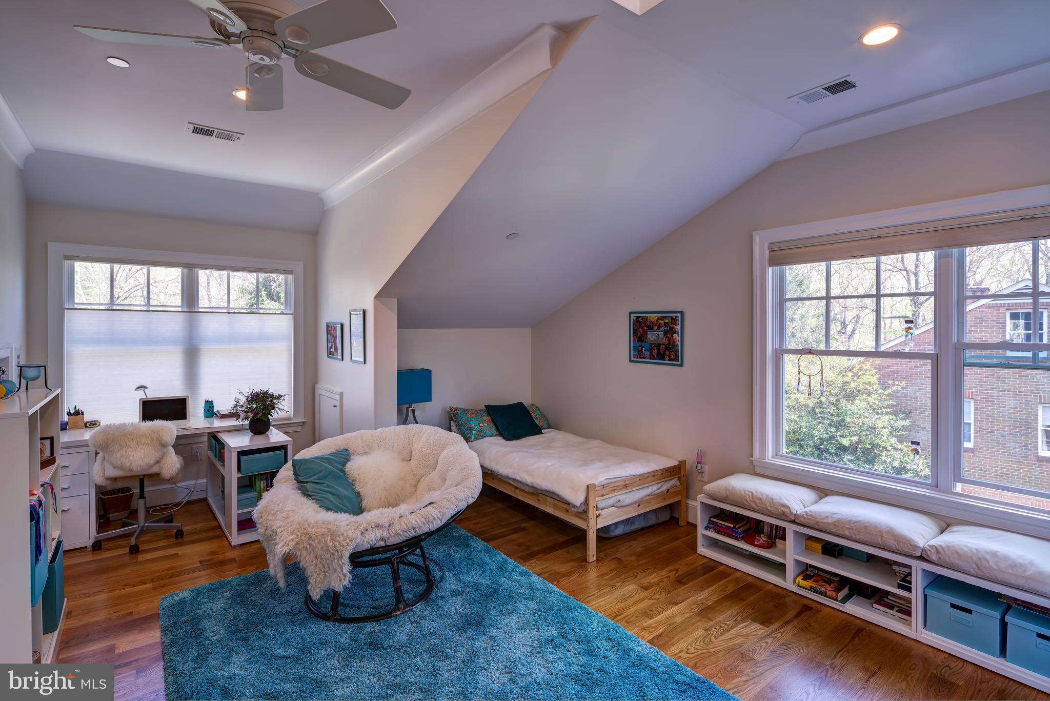 BURNING TREE VIEW - Residential