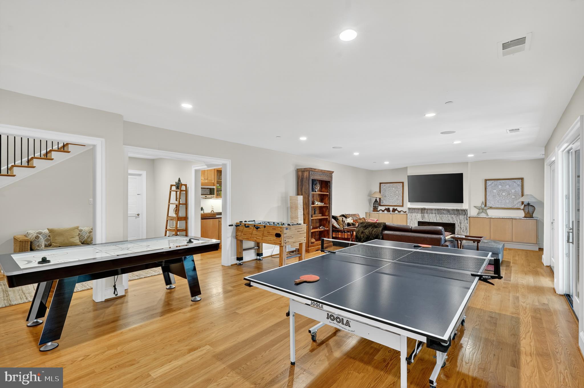 BURNING TREE VIEW - Residential