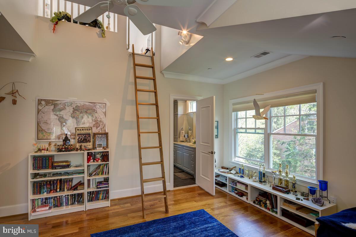 BURNING TREE VIEW - Residential