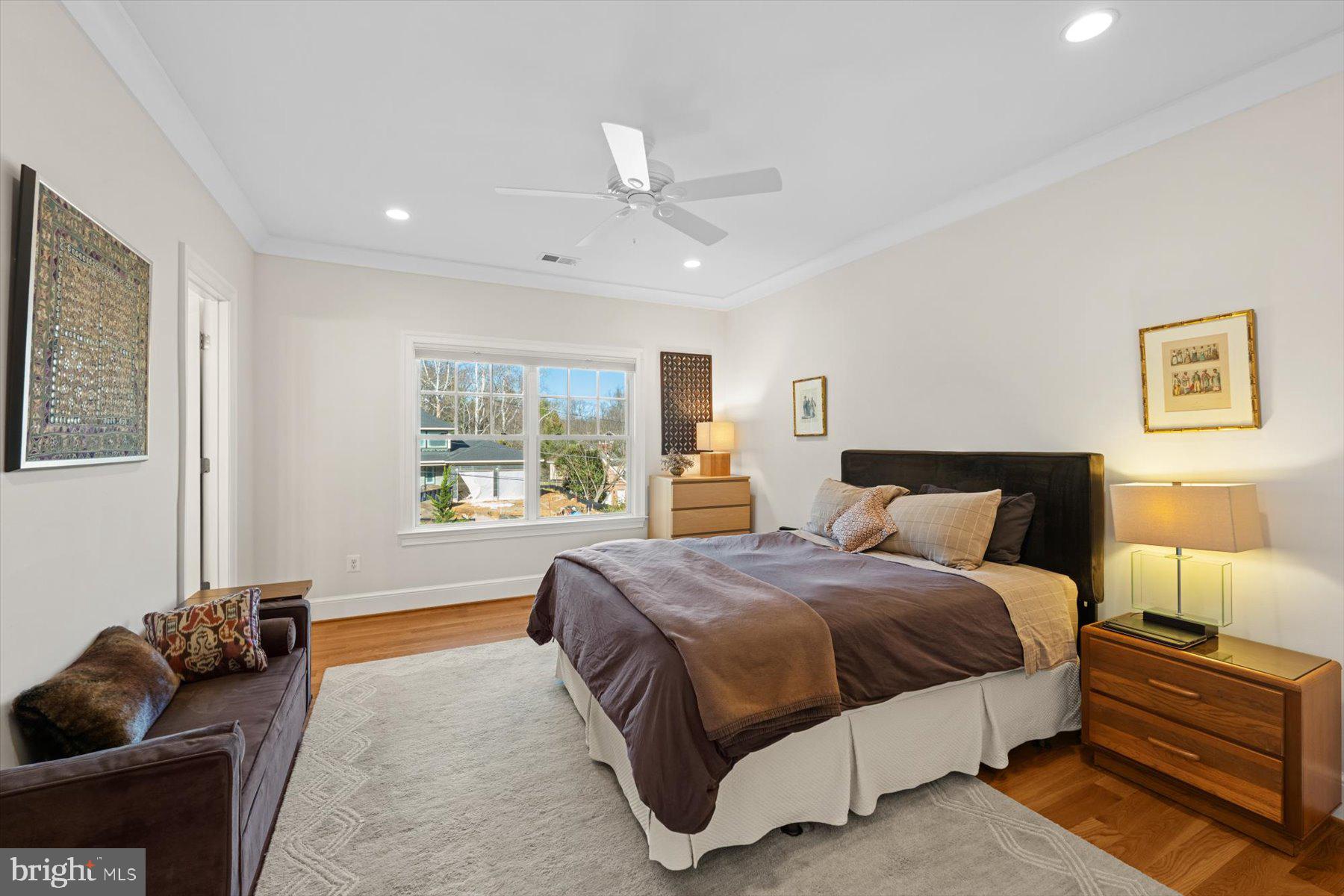 BURNING TREE VIEW - Residential