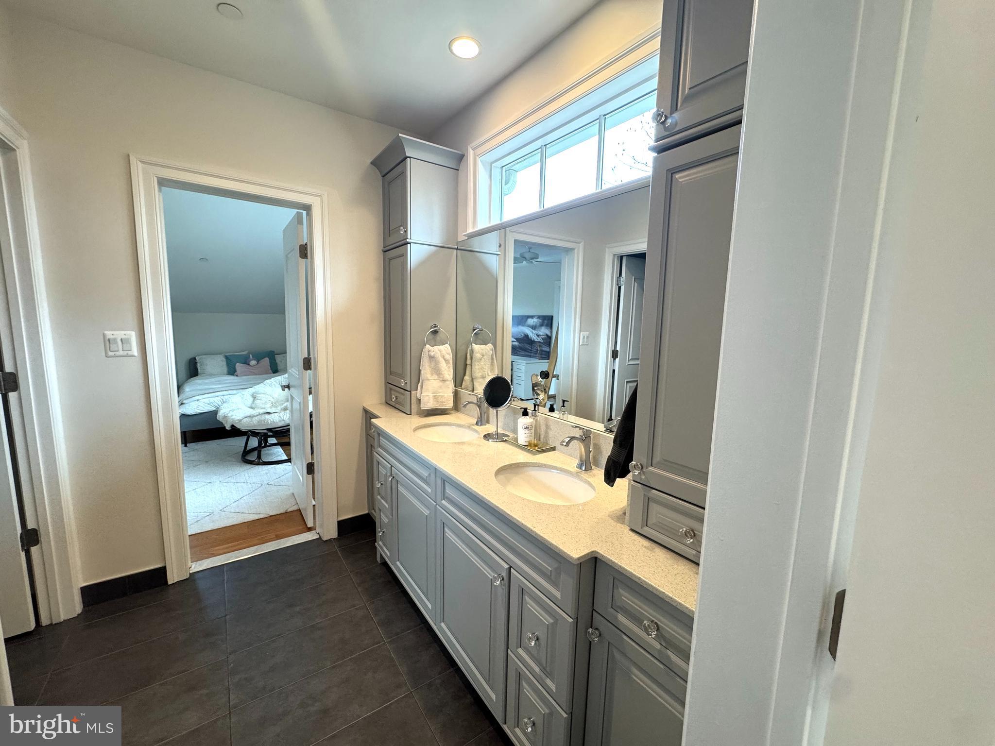 BURNING TREE VIEW - Residential