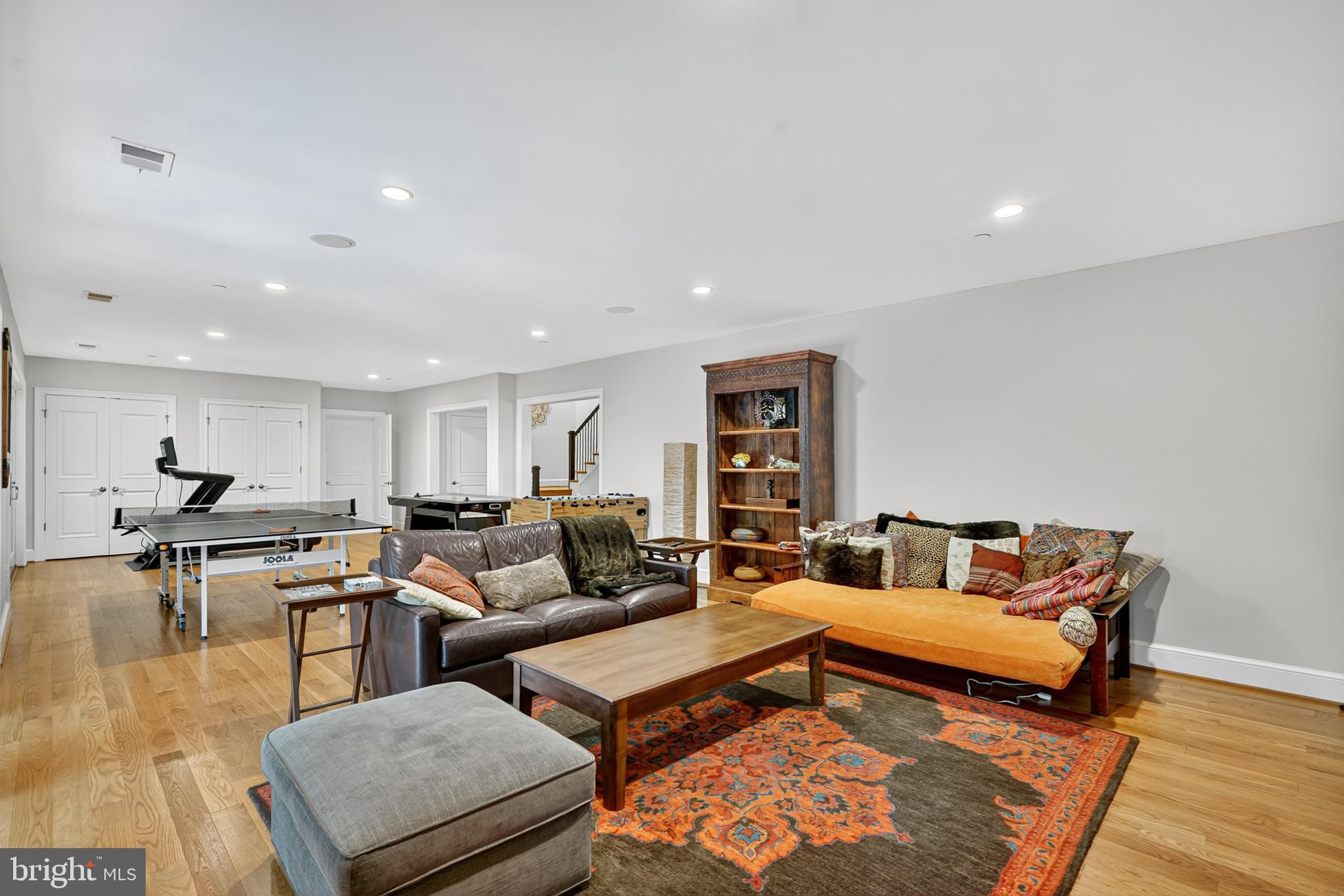 BURNING TREE VIEW - Residential