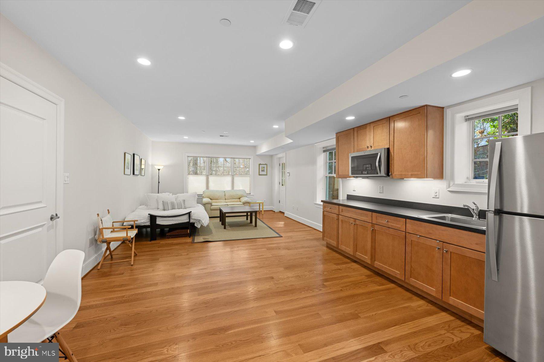 BURNING TREE VIEW - Residential