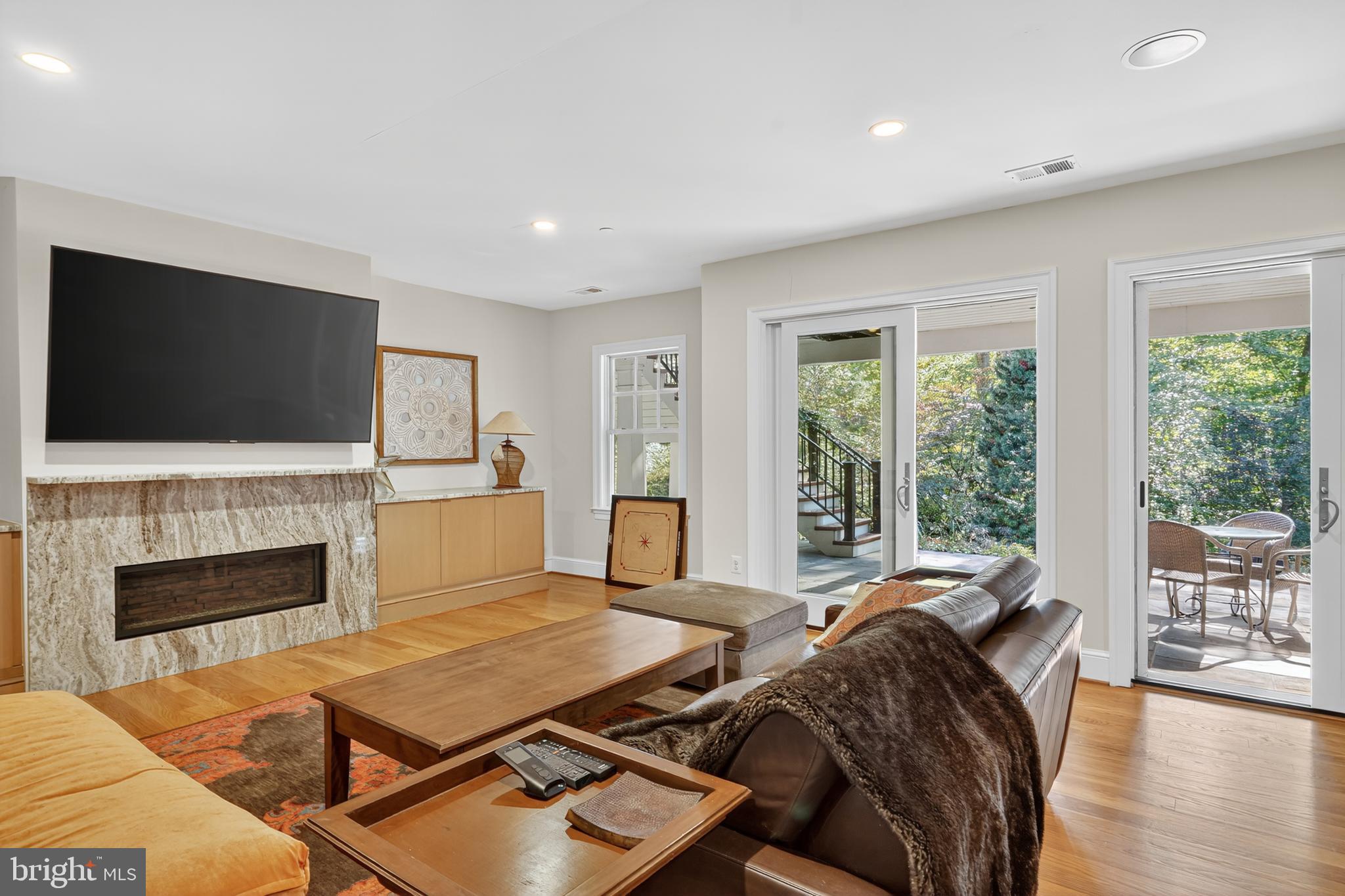 BURNING TREE VIEW - Residential