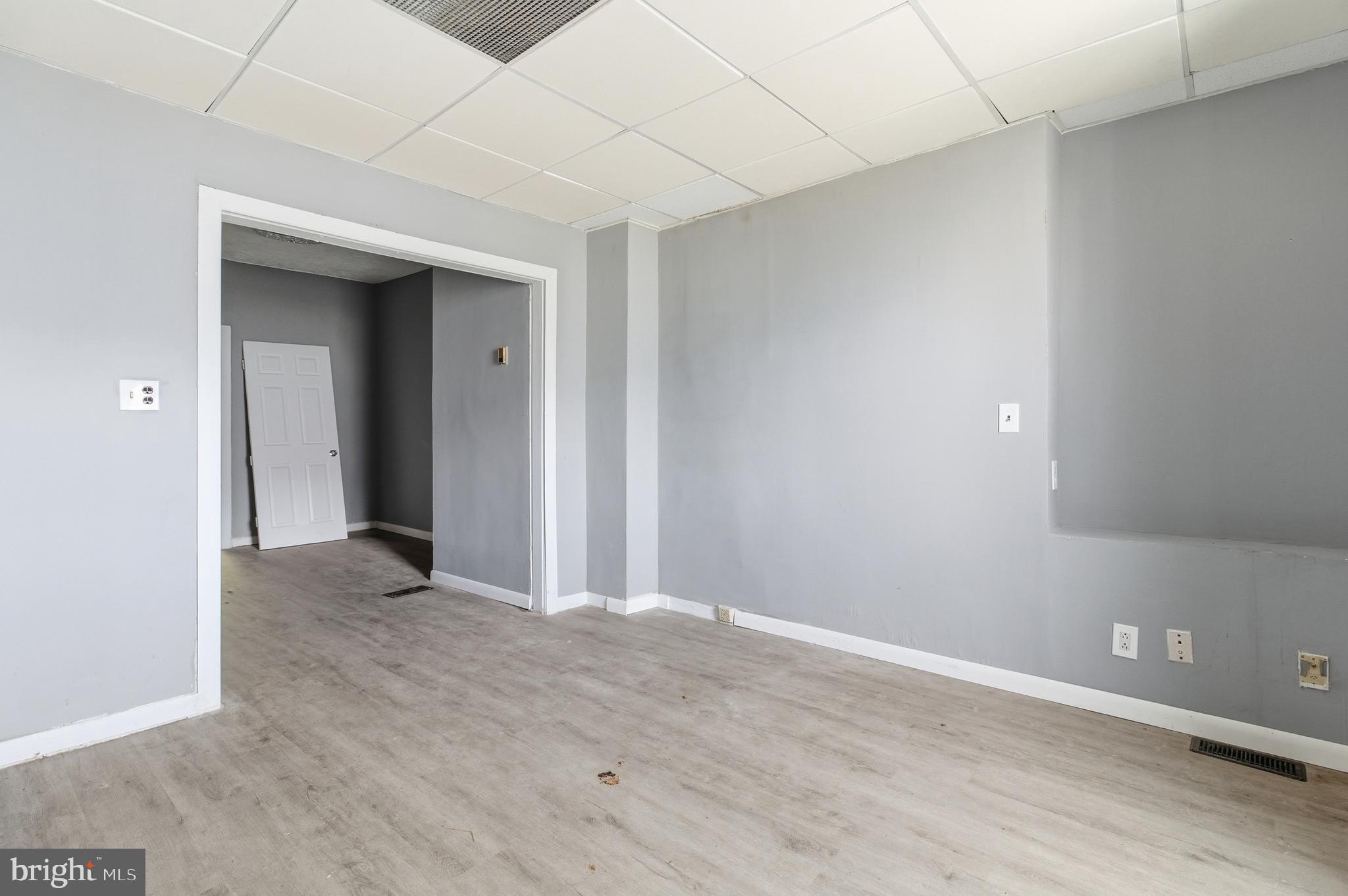 ELLWOOD PARK - Residential