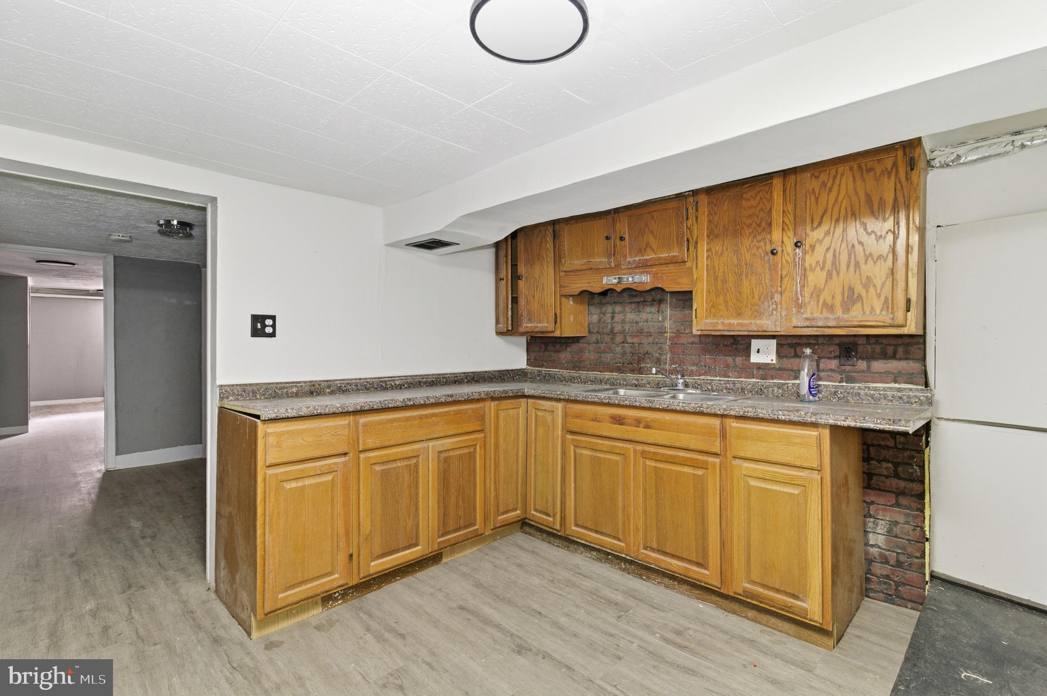 ELLWOOD PARK - Residential