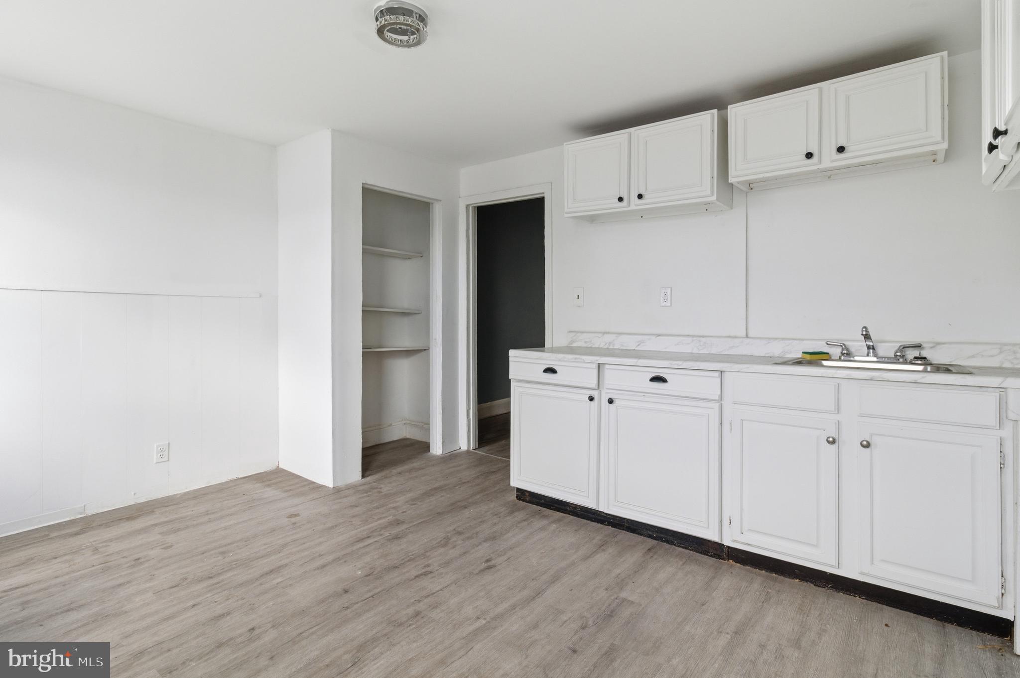 ELLWOOD PARK - Residential