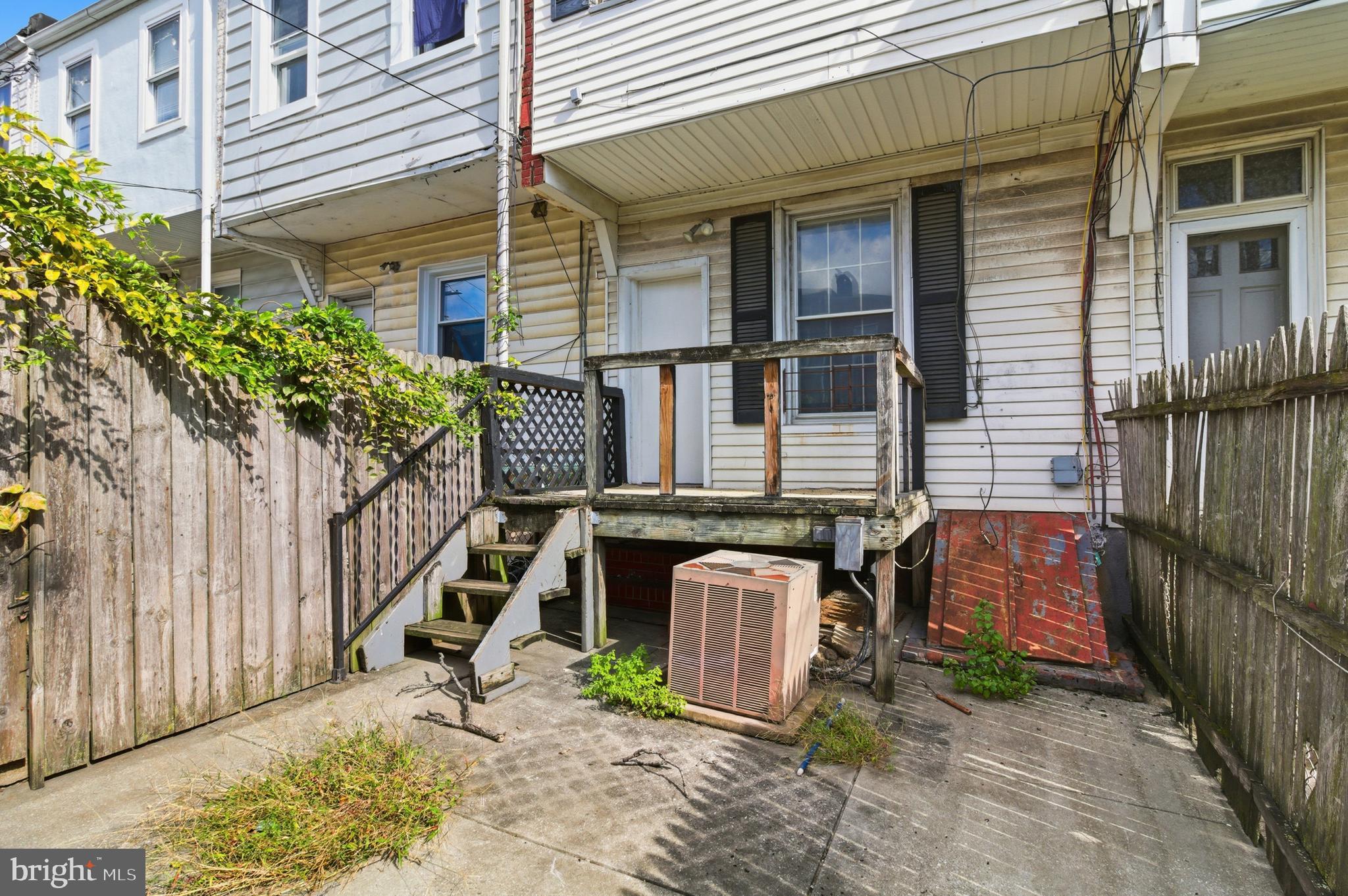 ELLWOOD PARK - Residential