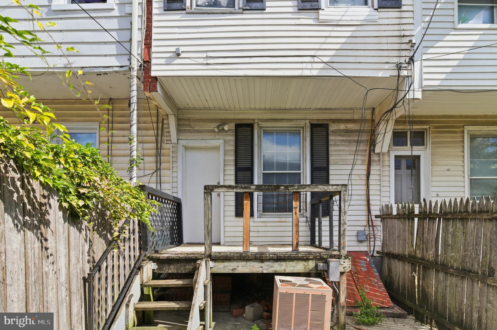 ELLWOOD PARK - Residential