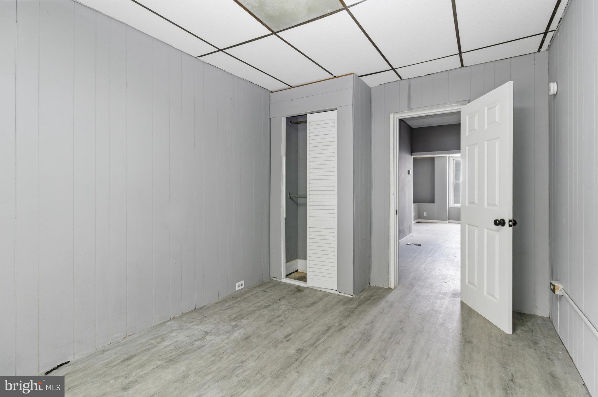 ELLWOOD PARK - Residential