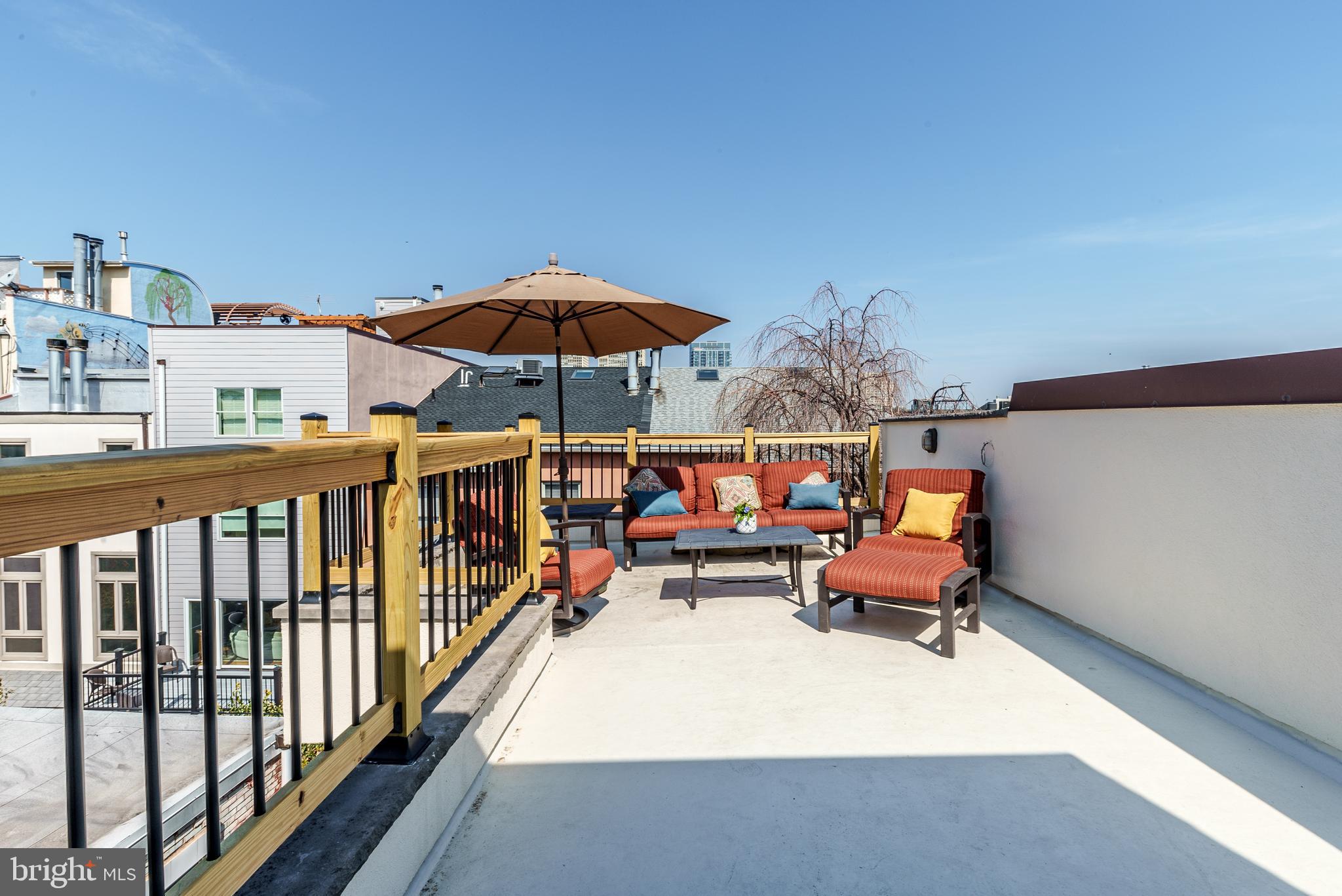 QUEEN VILLAGE - Residential