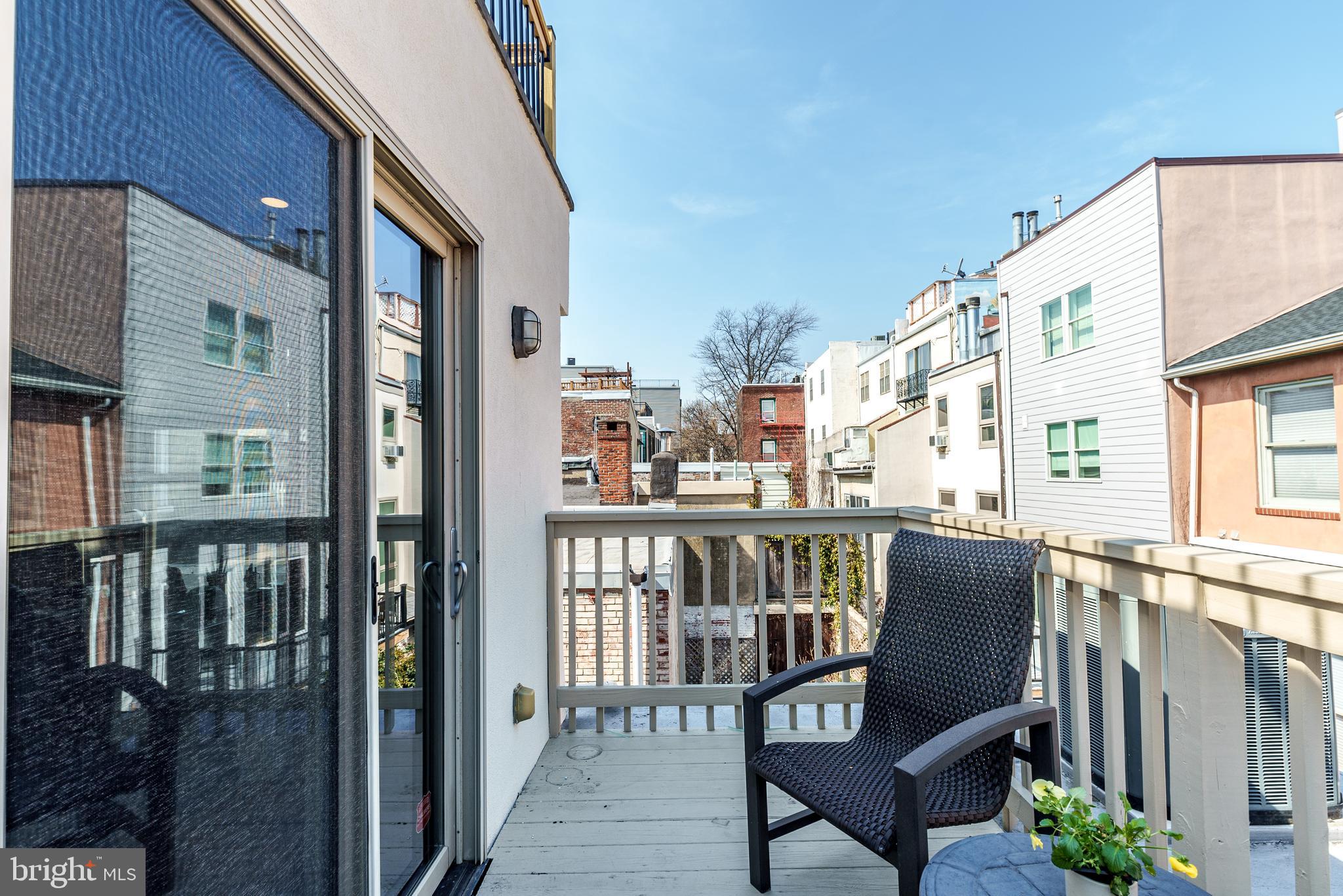 QUEEN VILLAGE - Residential