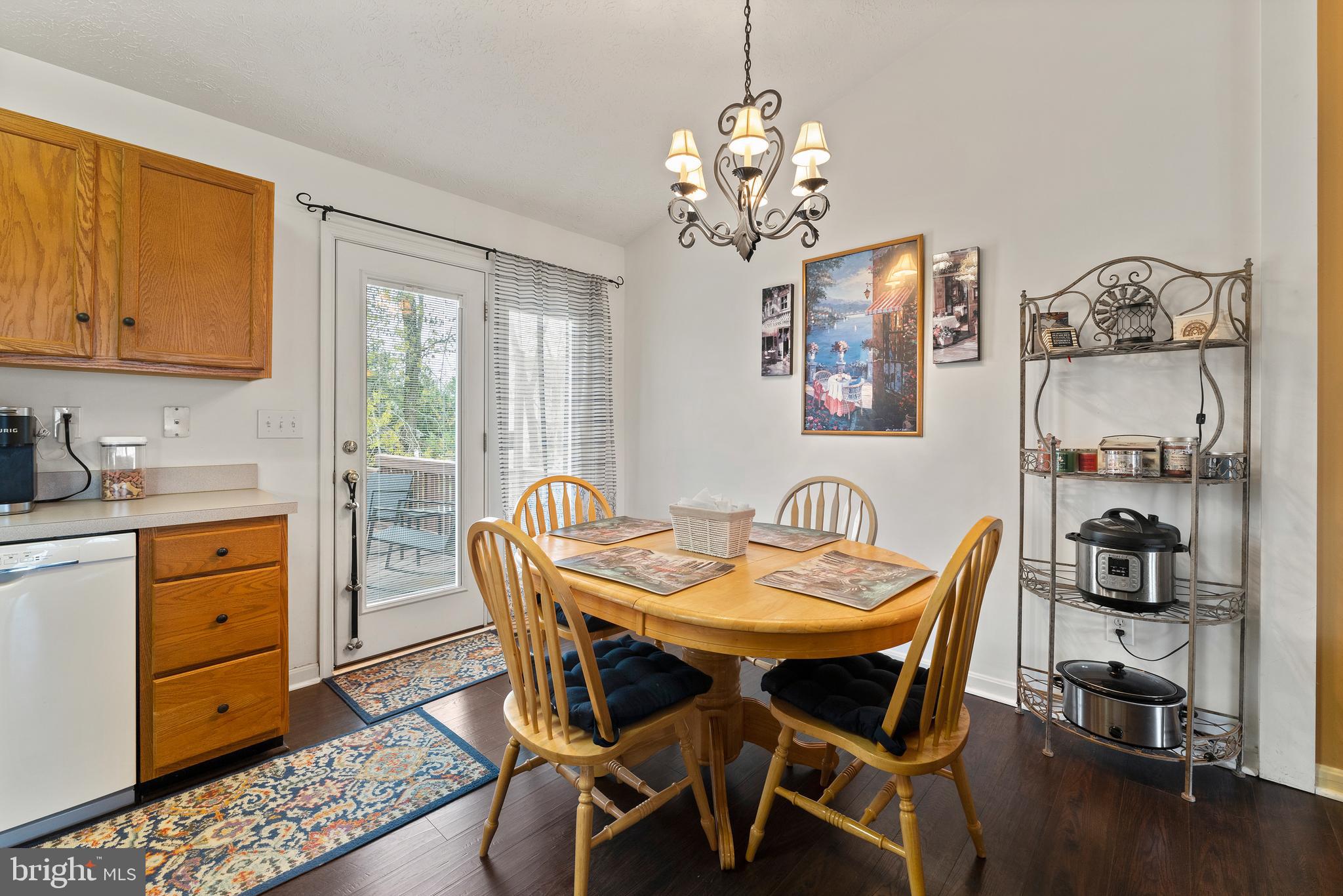 HAMILTONS CROSSING - Residential