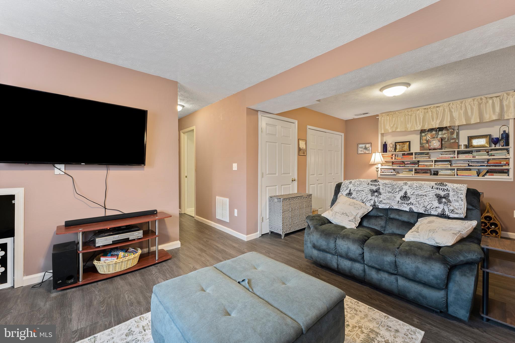 HAMILTONS CROSSING - Residential