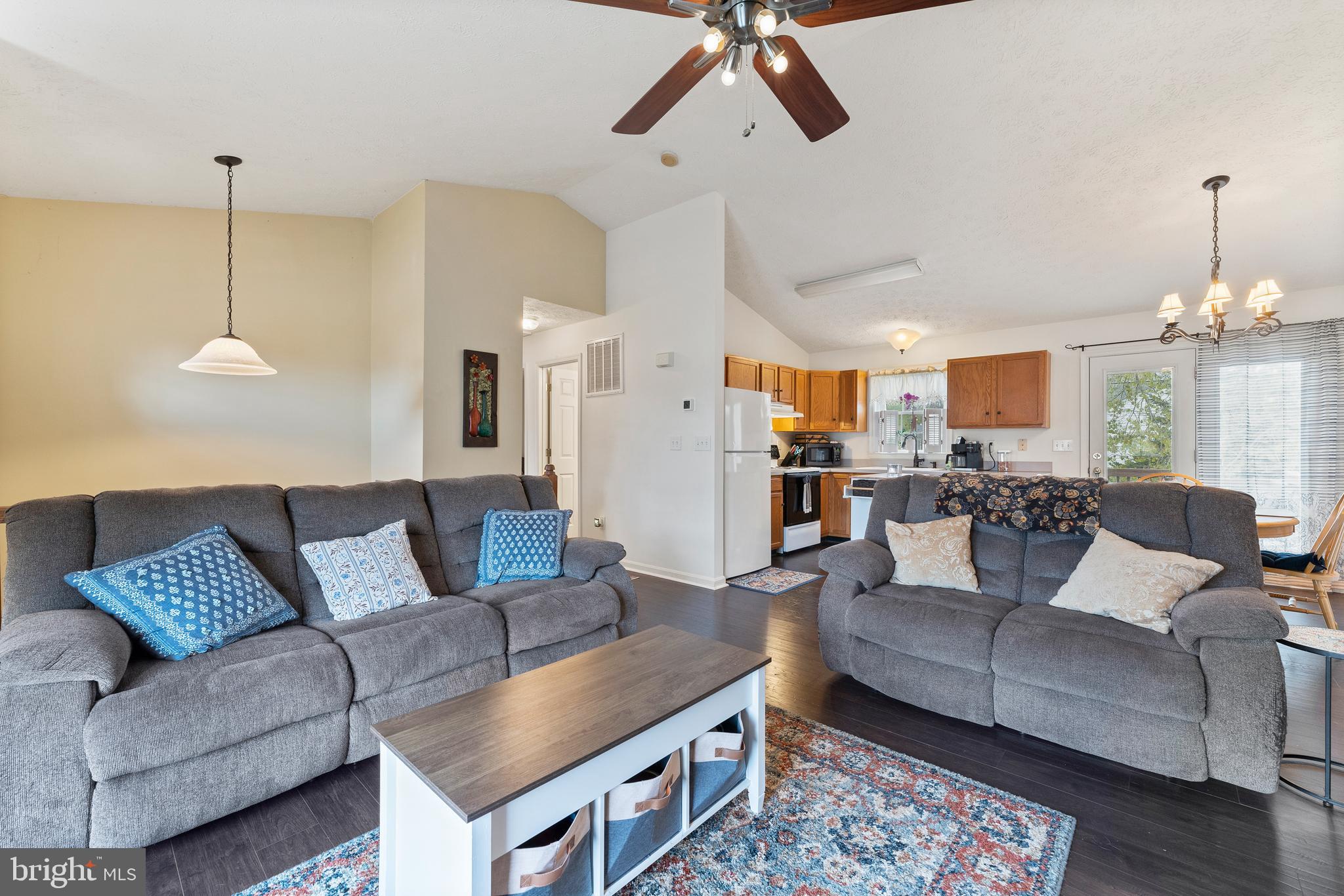 HAMILTONS CROSSING - Residential