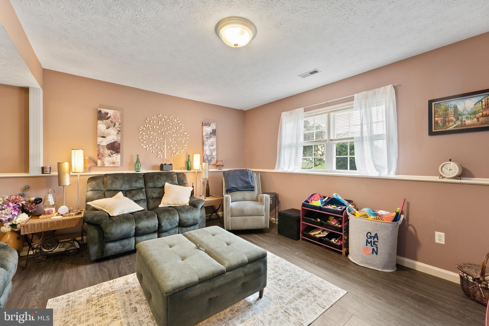 HAMILTONS CROSSING - Residential