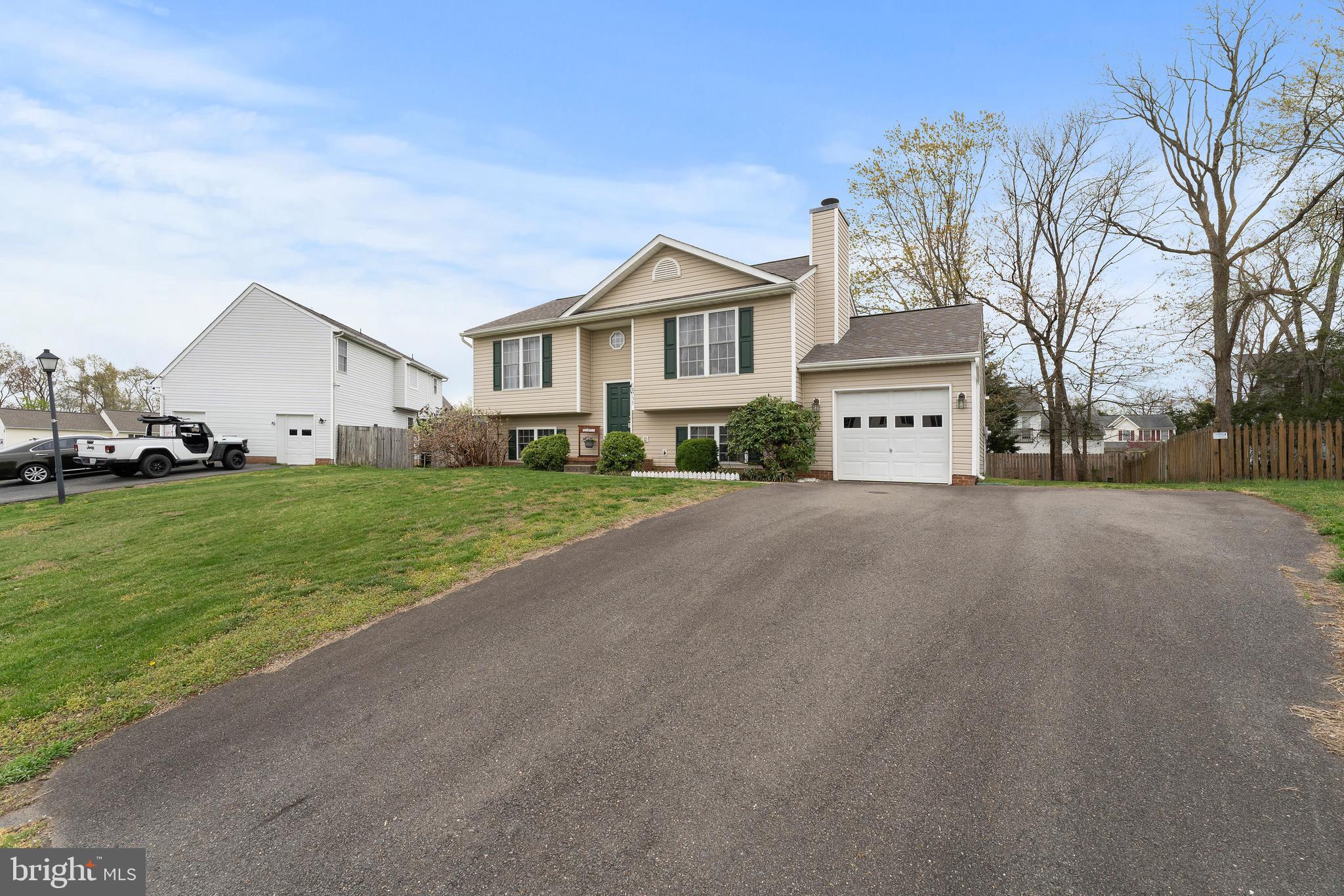 HAMILTONS CROSSING - Residential