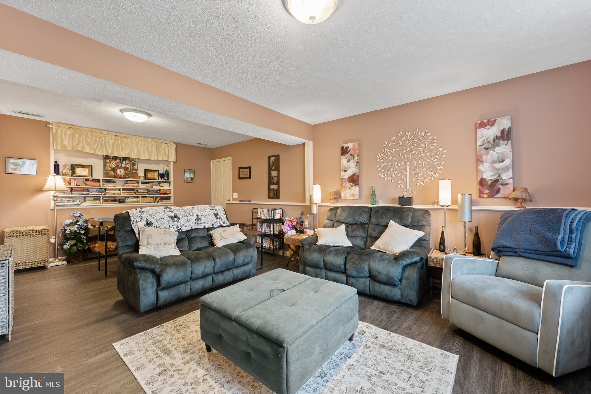 HAMILTONS CROSSING - Residential