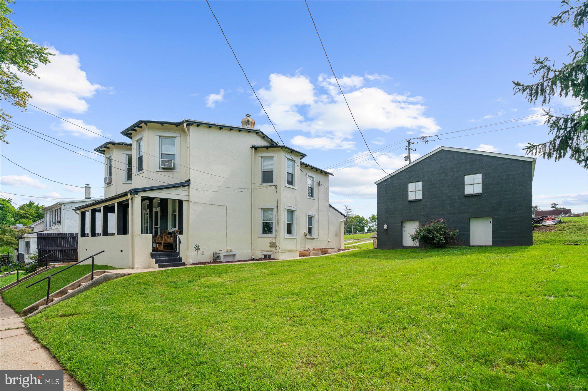 825 MAPLE AVENUE