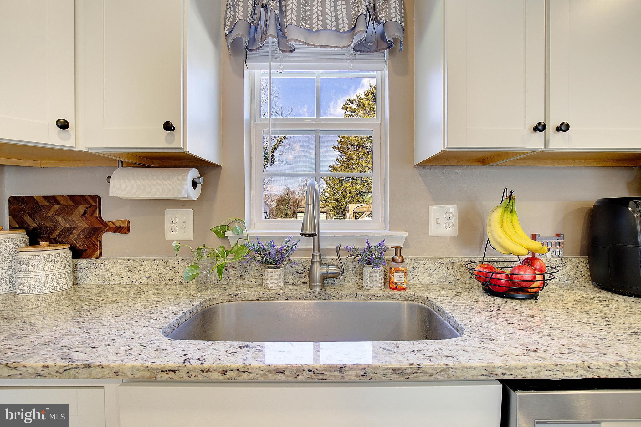 HOLLYWOOD SHORES - Residential