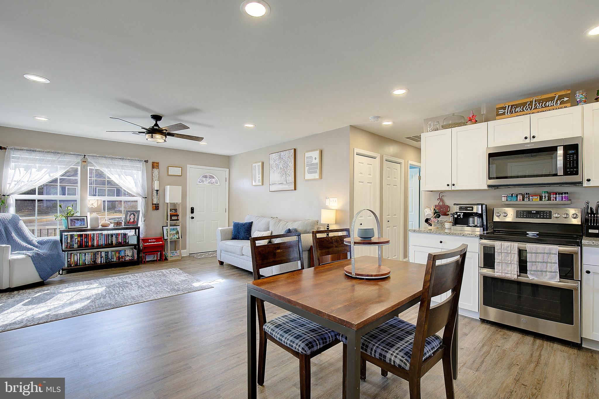 HOLLYWOOD SHORES - Residential