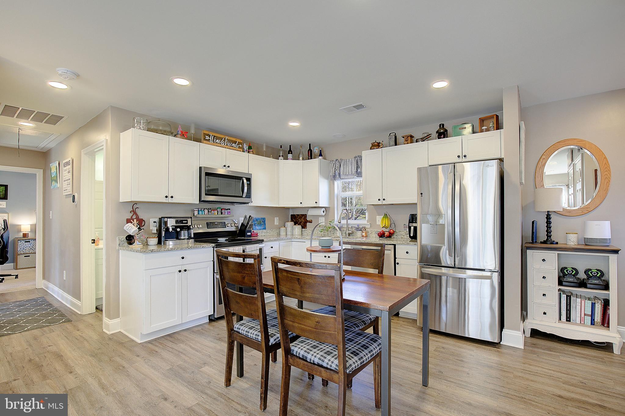 HOLLYWOOD SHORES - Residential