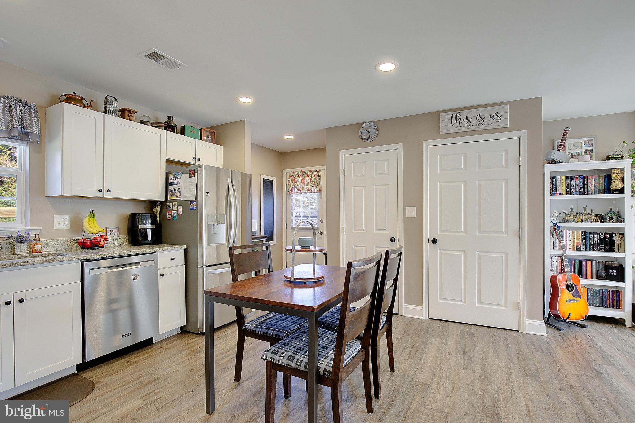 HOLLYWOOD SHORES - Residential