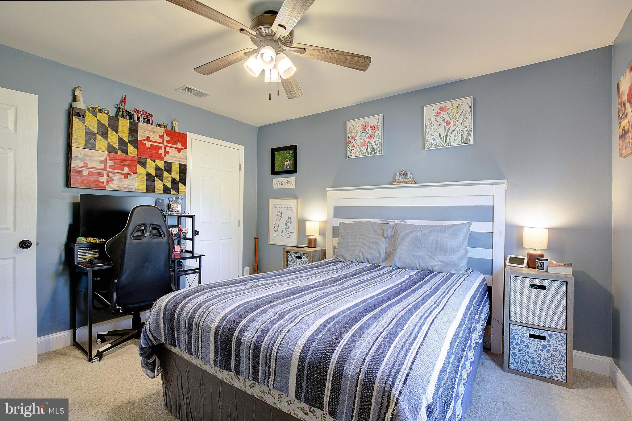HOLLYWOOD SHORES - Residential