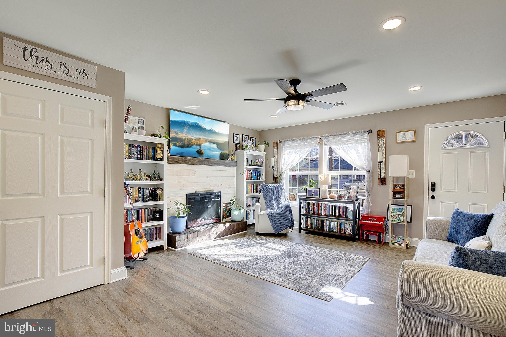 HOLLYWOOD SHORES - Residential