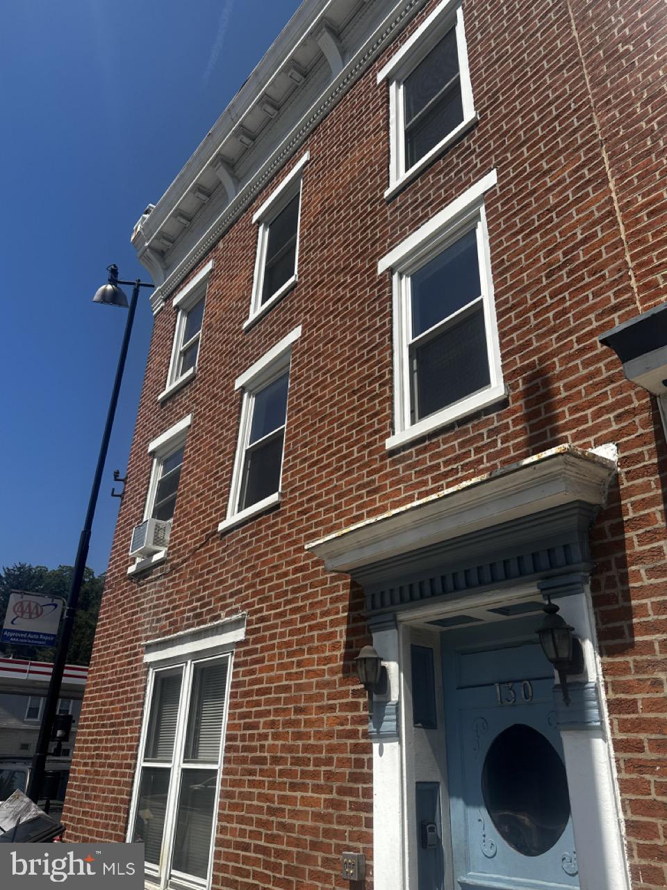 Enjoy a fantastic view of Main Street in the heart of Mechanicsburg from this charming apartment. This well-kept unit offers the convenience of heat included in the rent, along with an in-unit washer and dryer for added comfort. On-street parking is available, and please note that pets are not permitted. Don’t miss this opportunity to live in a prime downtown location—schedule your showing today!