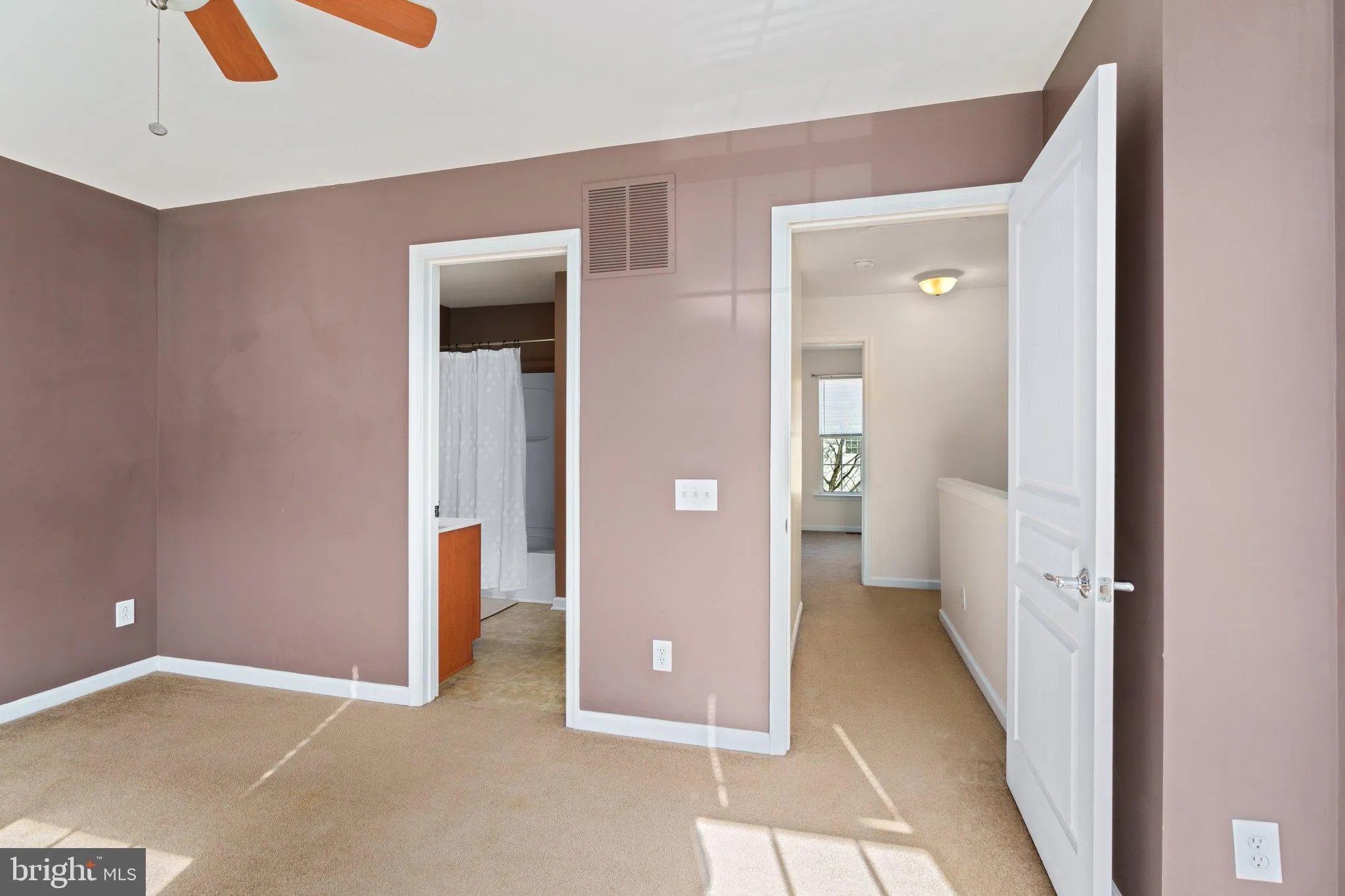 Breinigsville, Pennsylvania 18031, United States, 3 Bedrooms Bedrooms, ,2 BathroomsBathrooms,Residential,Pending,84288