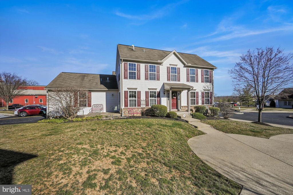 Photo of 615 CREEKSIDE LN, LITITZ, PA 17543 (MLS # PALA2031842)
